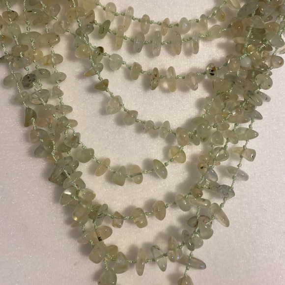 Stunning Multi-Strand Polished Peridot Chip and Mother of Pearl Flower Necklace - Picture 5 of 6